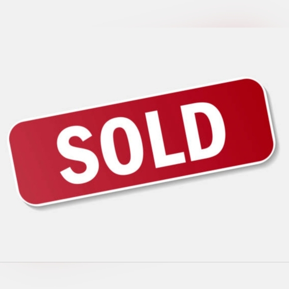 Tops - Large graphic tshirt New